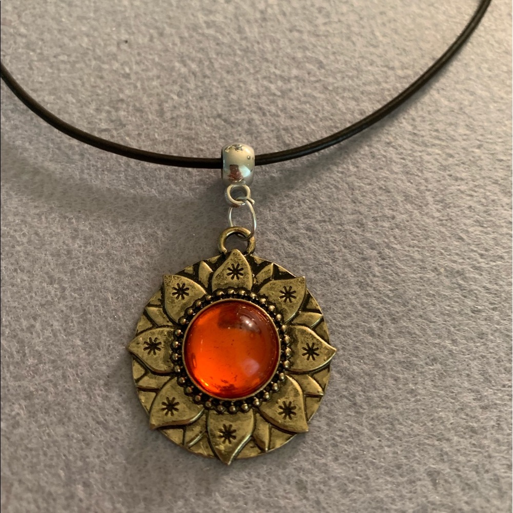 Sunny red antique gold pendant necklace